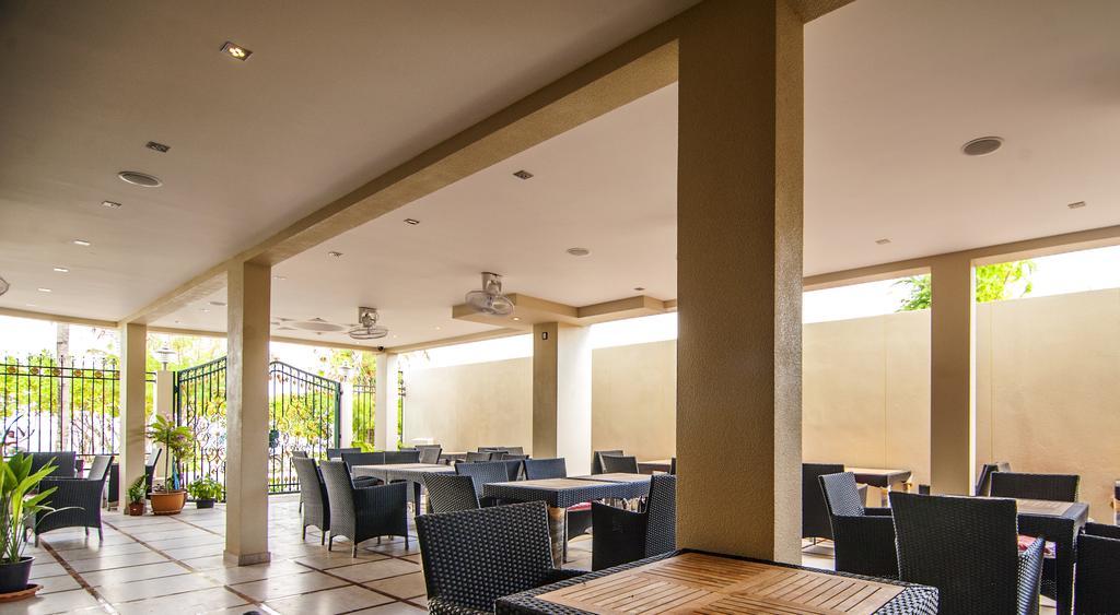 Fern Boquete Inn Hulhumale Exteriör bild