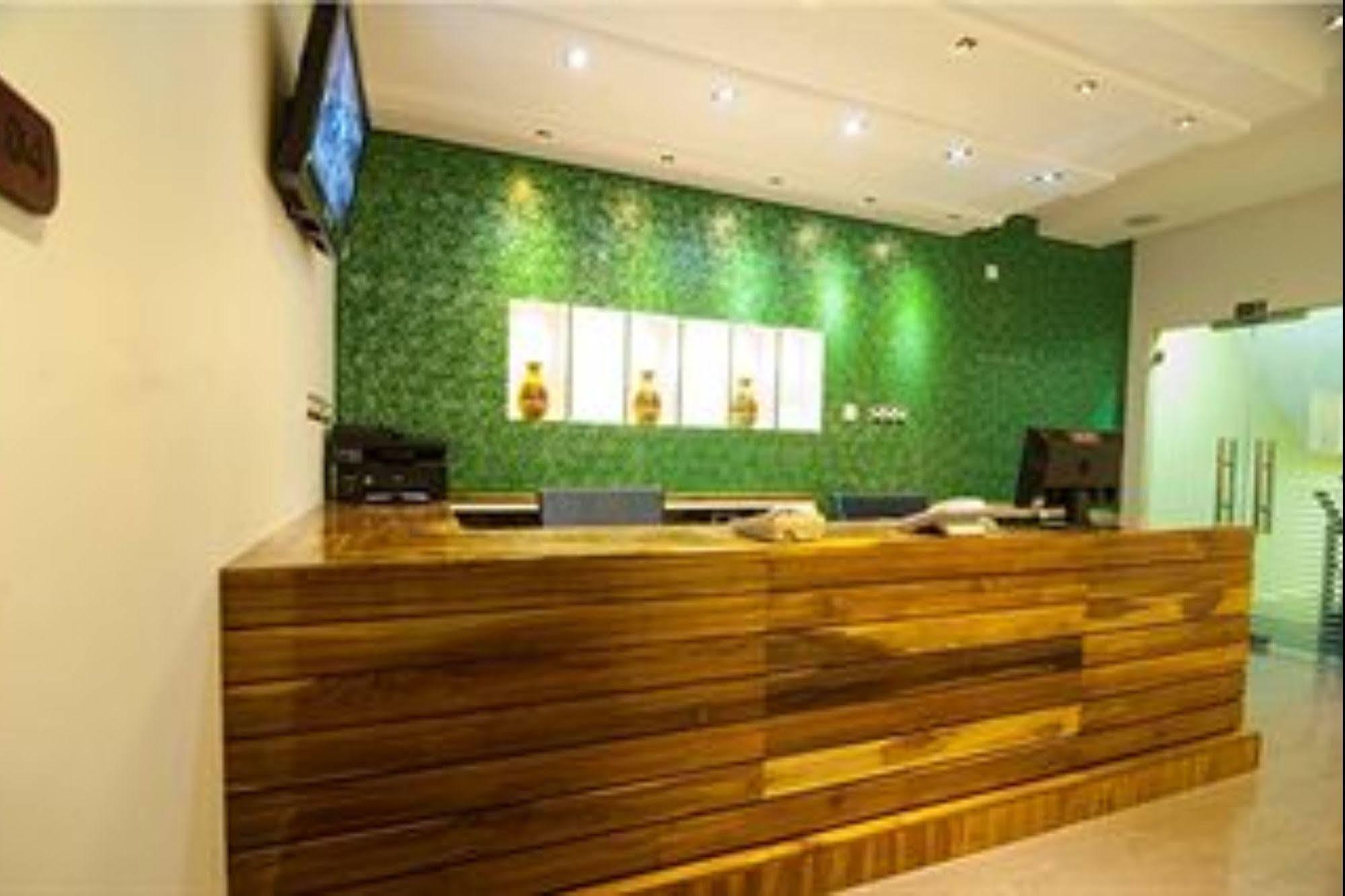 Fern Boquete Inn Hulhumale Exteriör bild