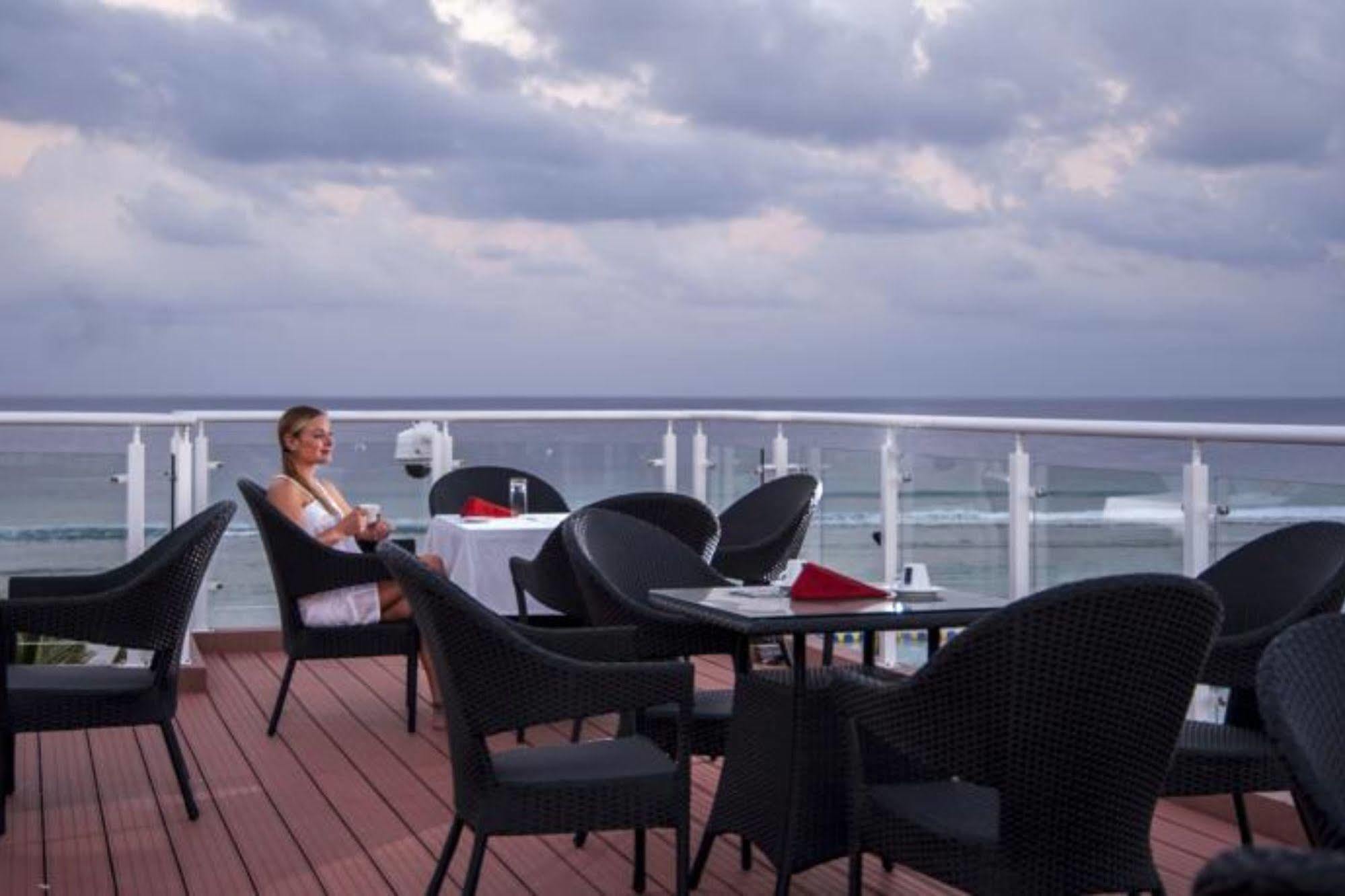 Fern Boquete Inn Hulhumale Exteriör bild