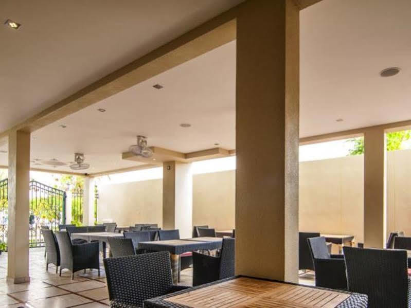 Fern Boquete Inn Hulhumale Exteriör bild